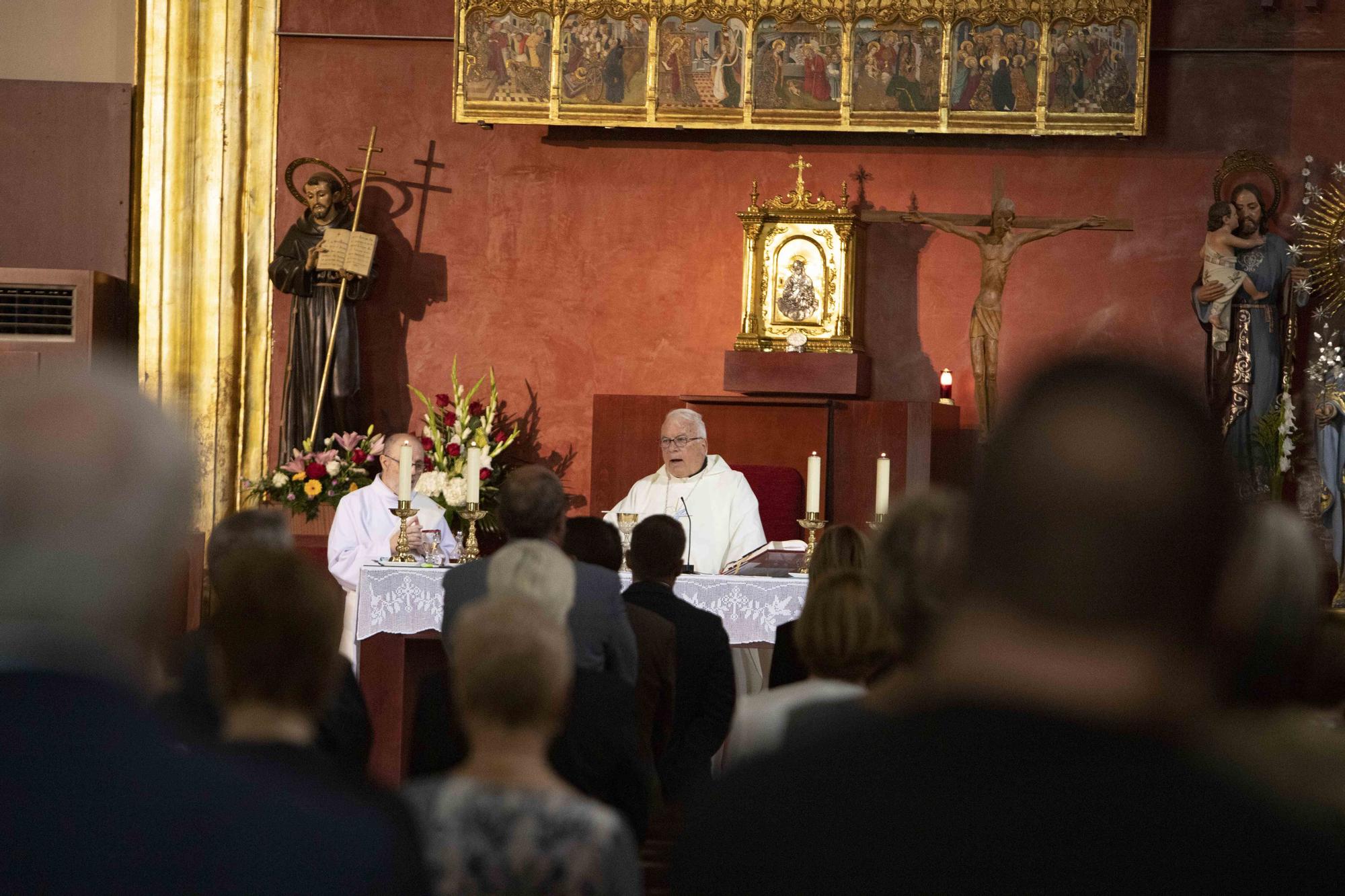 La Policía Nacional celebra en Xàtiva el acto tradicional de los santos custodios