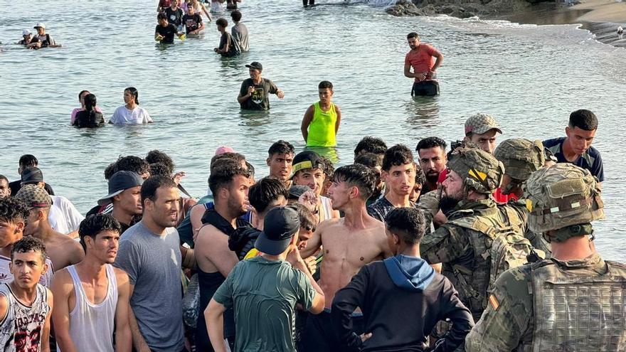 El despliegue militar desinfla la presión social en Ceuta con el regreso de los migrantes que llegar ...