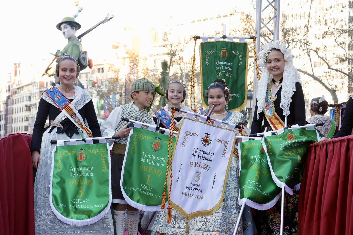 Los infantiles reciben los premios... que casi se pierden