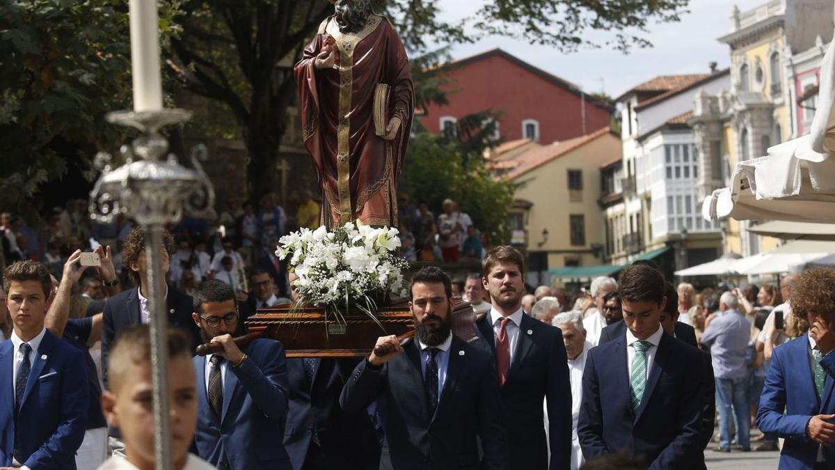 La imagen de San Agustín, en procesión por la calle San Francisco