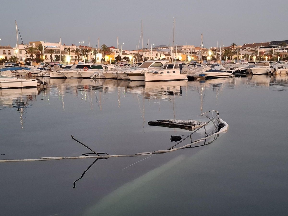 Yate that has been totally sunk