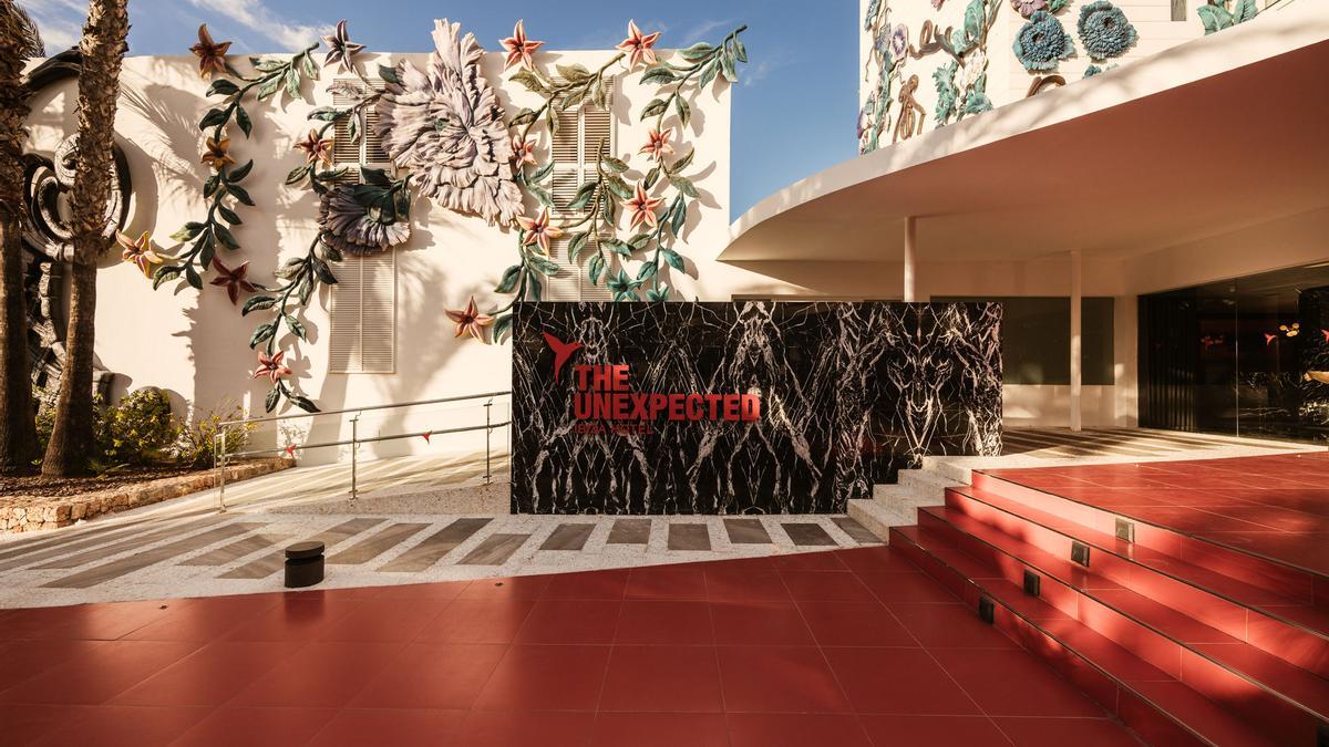 Fachada de The Unexpected Ibiza Hotel.