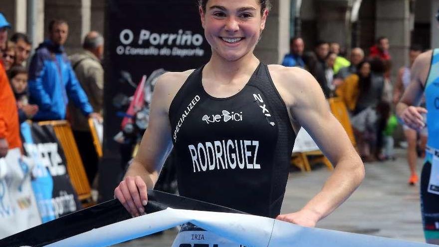 Iria Rodríguez, durante un triatlón popular en O Porriño. // Marta G. Brea