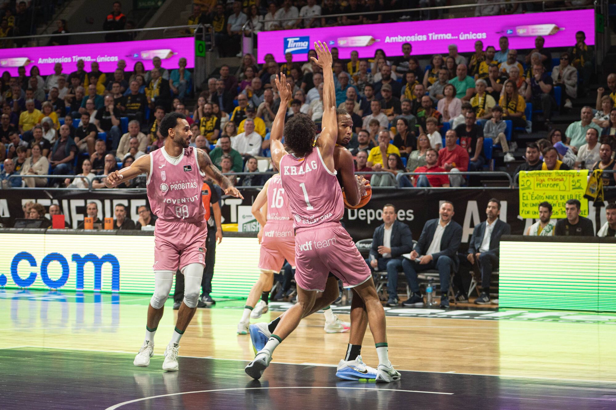 Partido La Laguna Tenerife CB Canarias - Joventut Badalona Inicio de playoff de Liga Endesa Quedarse hasta el fina porque en caso de derrota podría ser el último partido en casa esta temporada  | 02/06/2025 | Fotógrafo: Rafael Arturo Jiménez Rivero