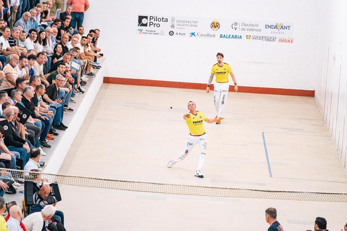 El trinquet de Vila real es va omplir per a gaudir d'una espectacular final