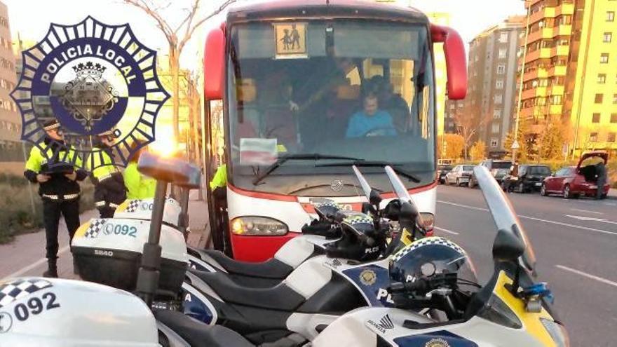 La Policía Local inicia un plan de vigilancia en el bus escolar