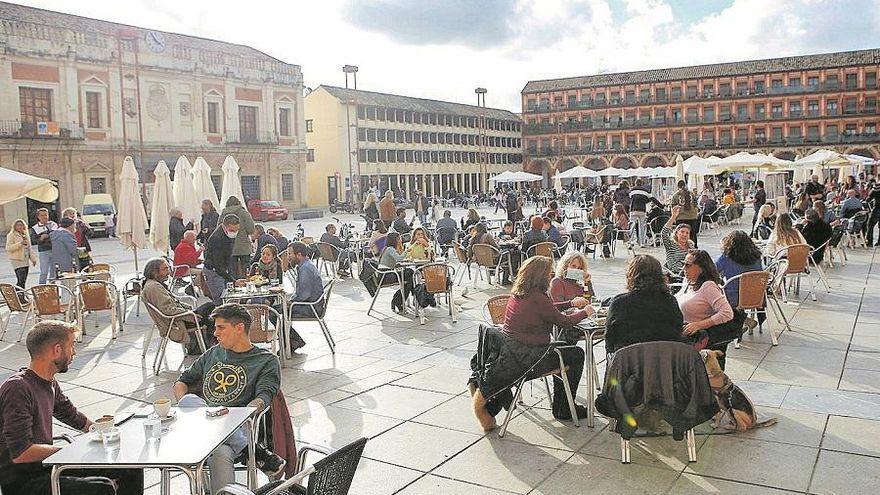 Terrazas de la hostelería en la Plaza de la Corredera.