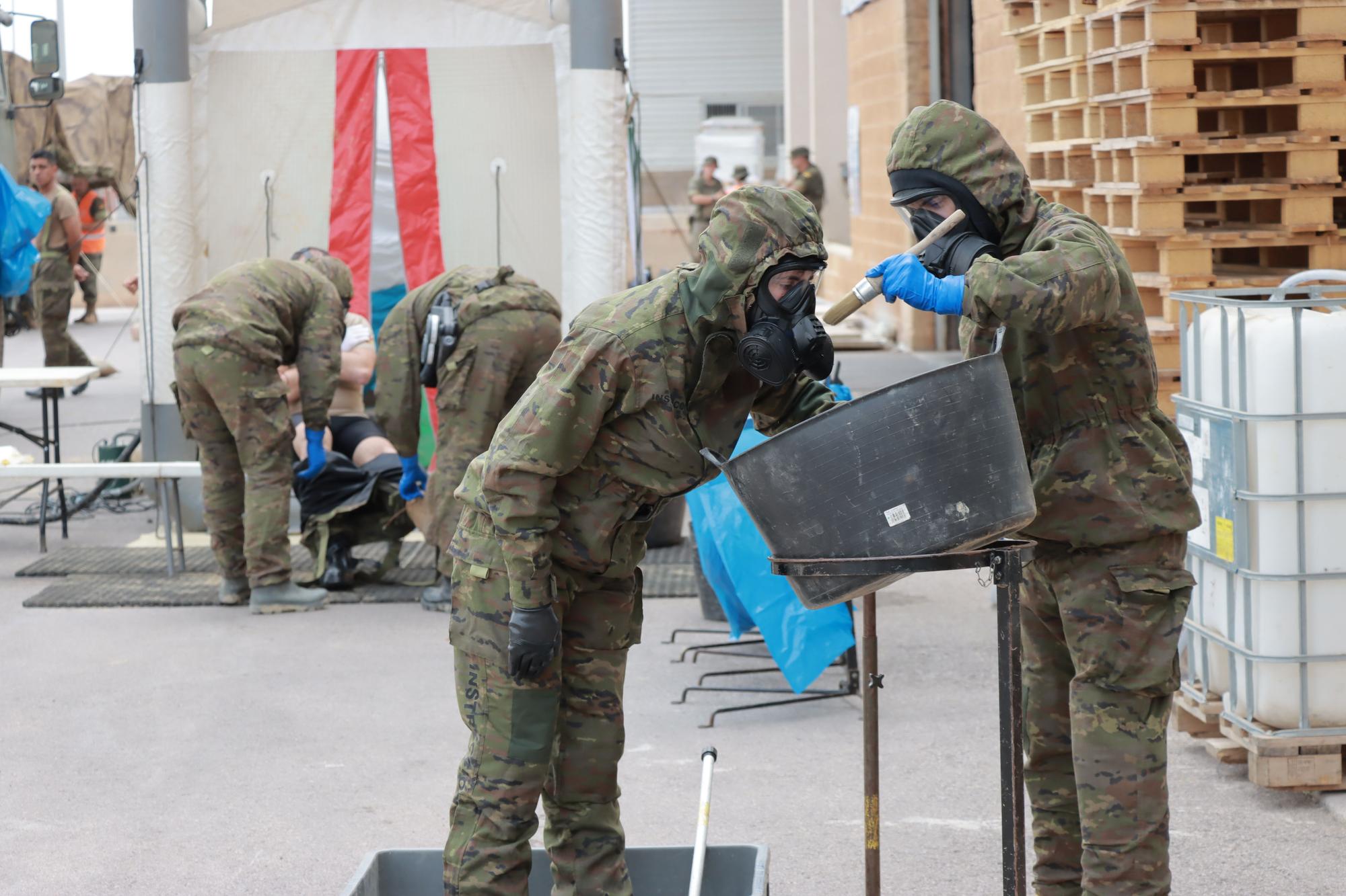 El Ejército simula un ataque químico en una fábrica de Onda