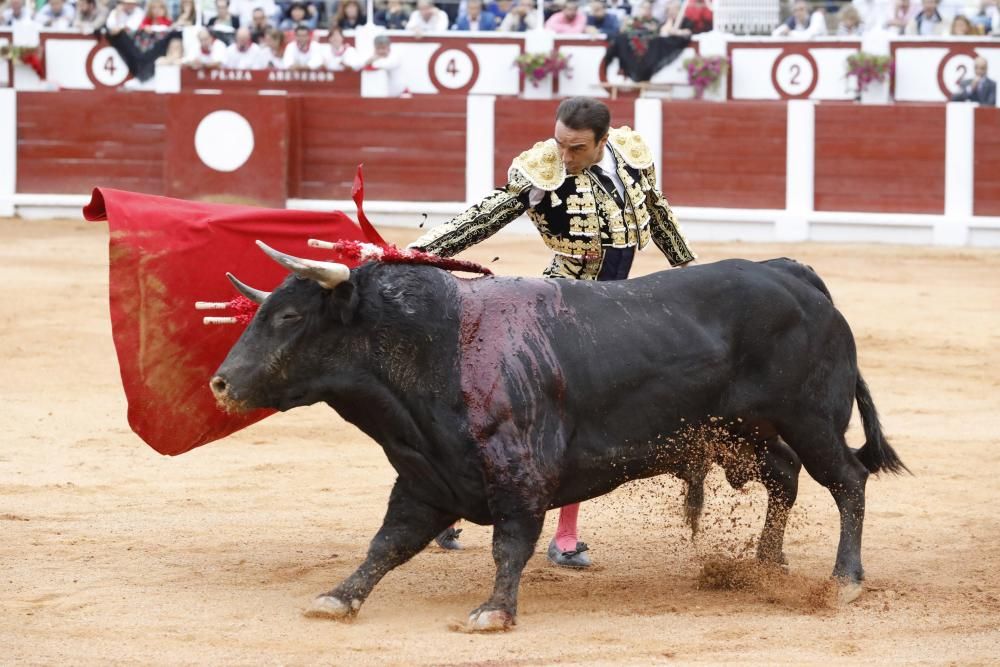 Perera pone el broche perfecto a la feria.