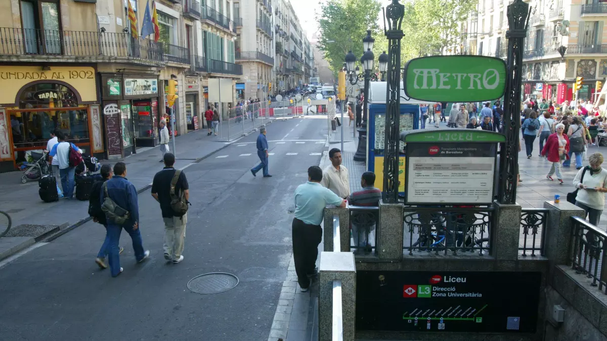 Barcelona cerrará dos accesos de la estación de metro de Liceu a partir de este lunes
