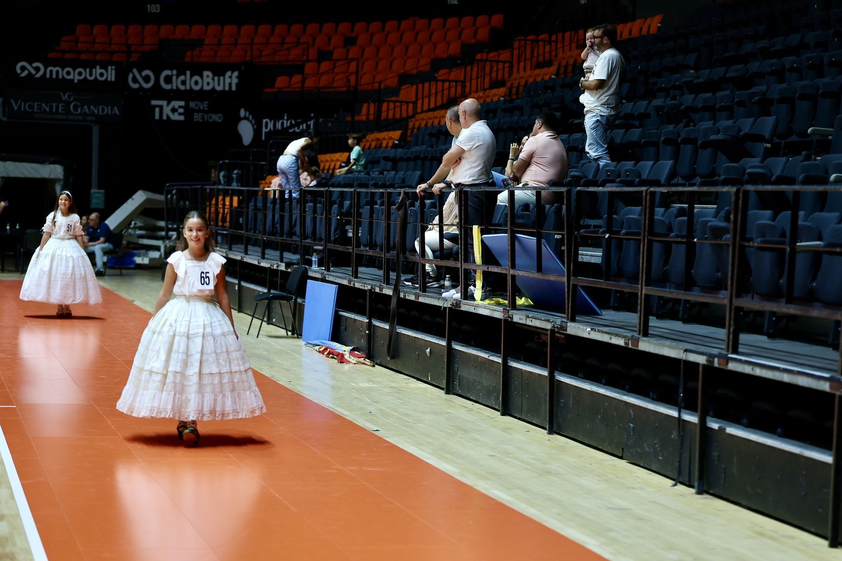 Asi ha sido el ensayo de la elección de candidatas a Falleras Mayores de València 2026