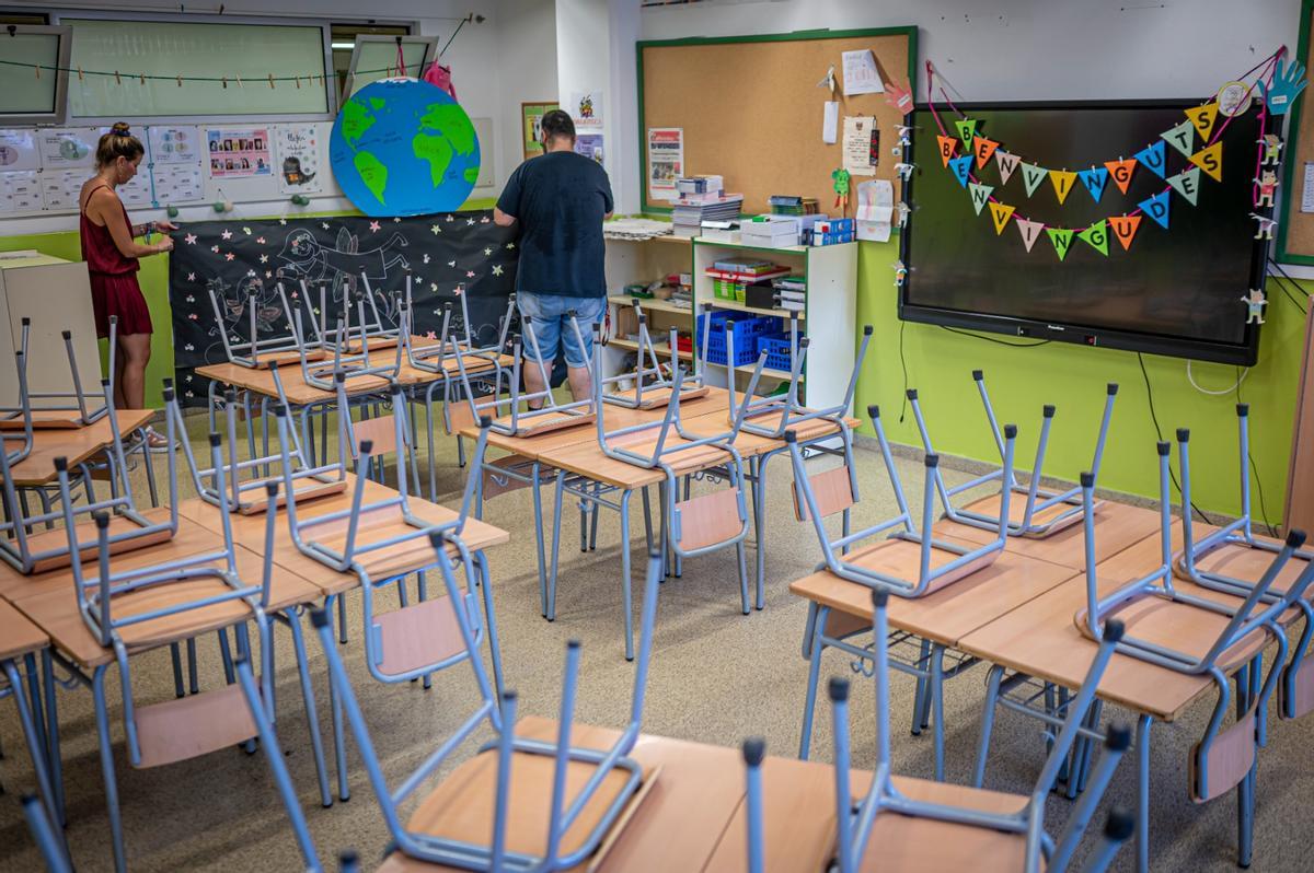 Aula d’una escola catalana abans de l’arribada dels alumnes.