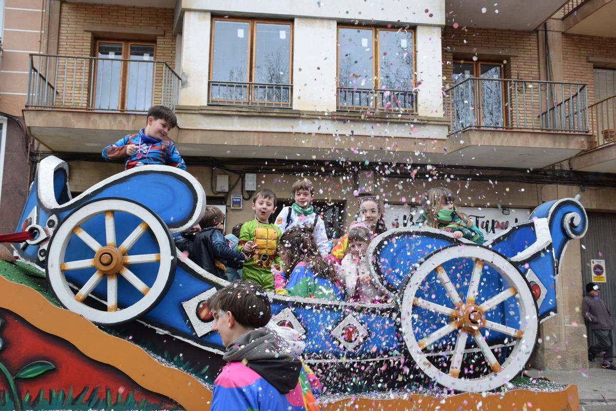 Els infants de Solsona fan ballar els gegantons del Carnaval Els infants de Solsona fan ballar els gegantons del Carnaval