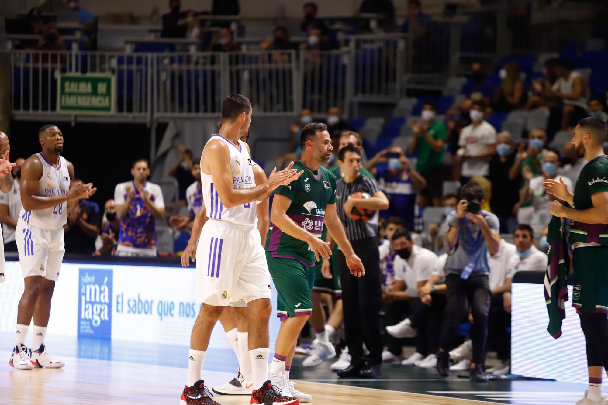 Carlos Cabezas juega su último partido con el Unicaja en el Carpena