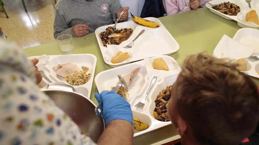 Canary Islands Parents Demand Canteen Reform Amid Staffing Crisis