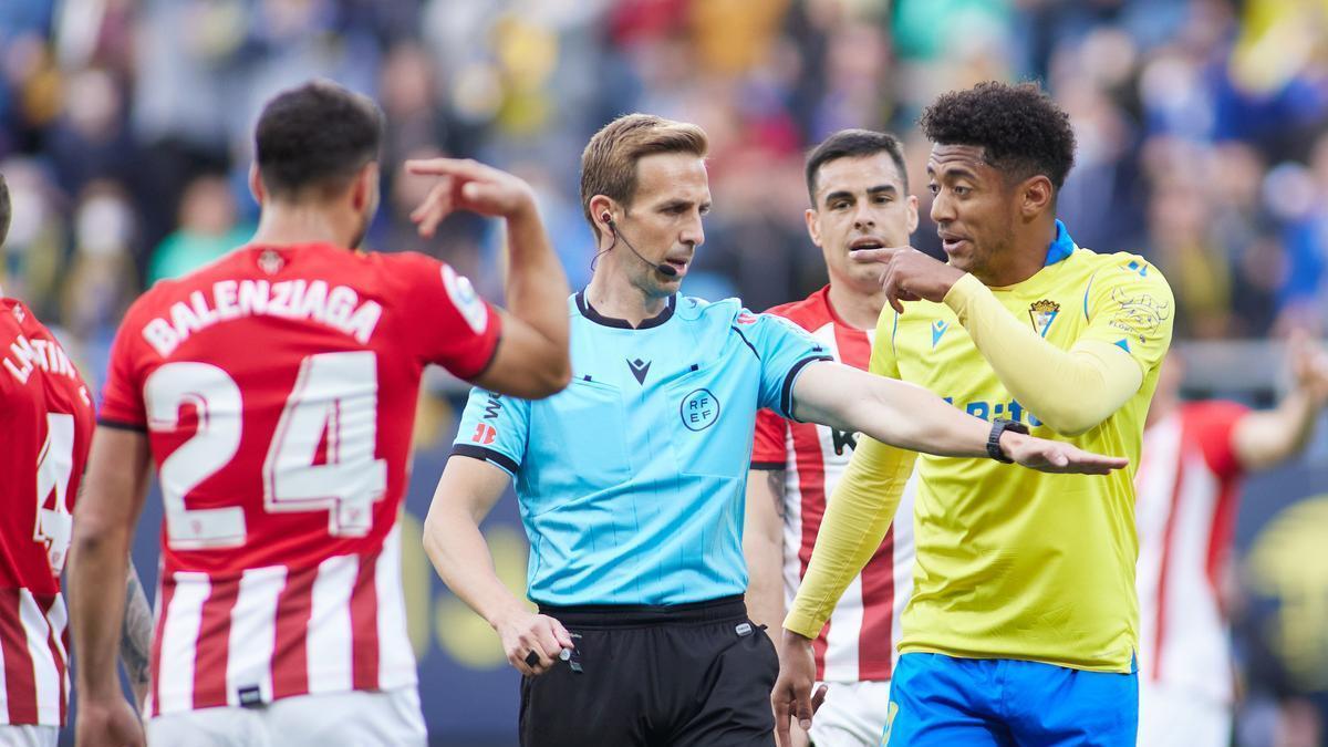 Pizarro Gómez durante un partido de LaLiga en la temporada 21-22