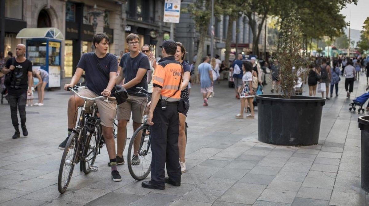 zentauroepp44756947 barcelona 22 08 2018   ciutat vella en la foto los agentes c190706101221