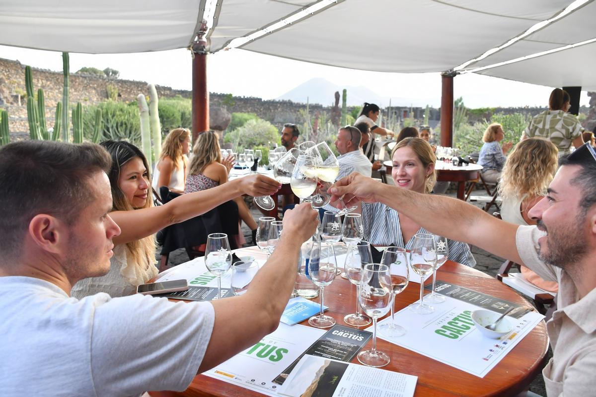 Experiencia enogastronómica en el Jardín de cactus.