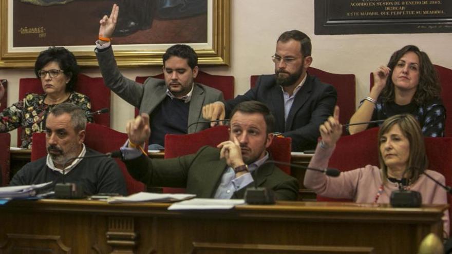 La oposición pide un pleno para reprobar al conseller de Educación por la falta de inversiones en Elche