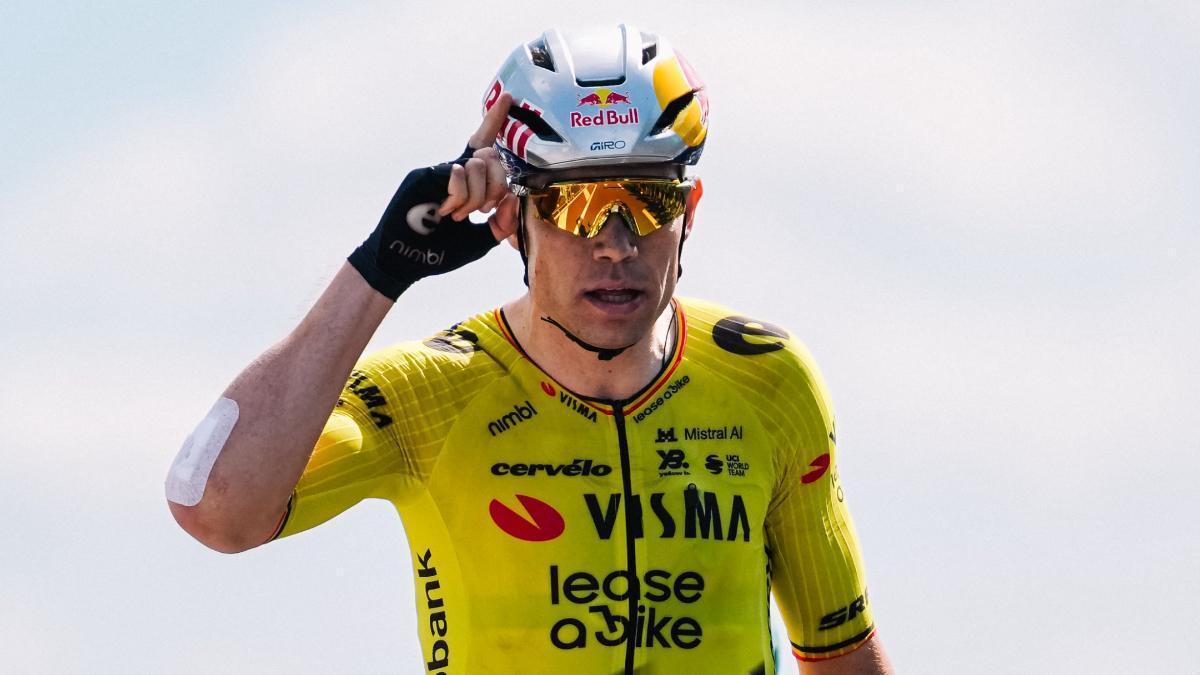 Van Aert celebra su victoria en la etapa 5 del Tour Auvergne-Rhône-Alpes