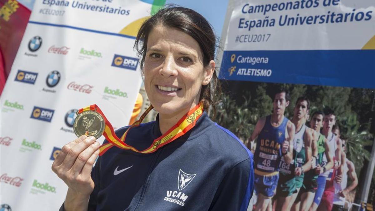 Beitia con la medalla de oro del Campeonato de España Universitario