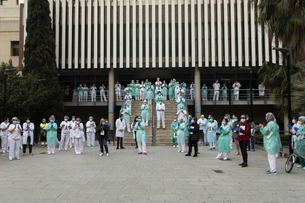 Homenaje a Fina Belenguer, sanitaria fallecida por coronavirus en el Dr. Peset