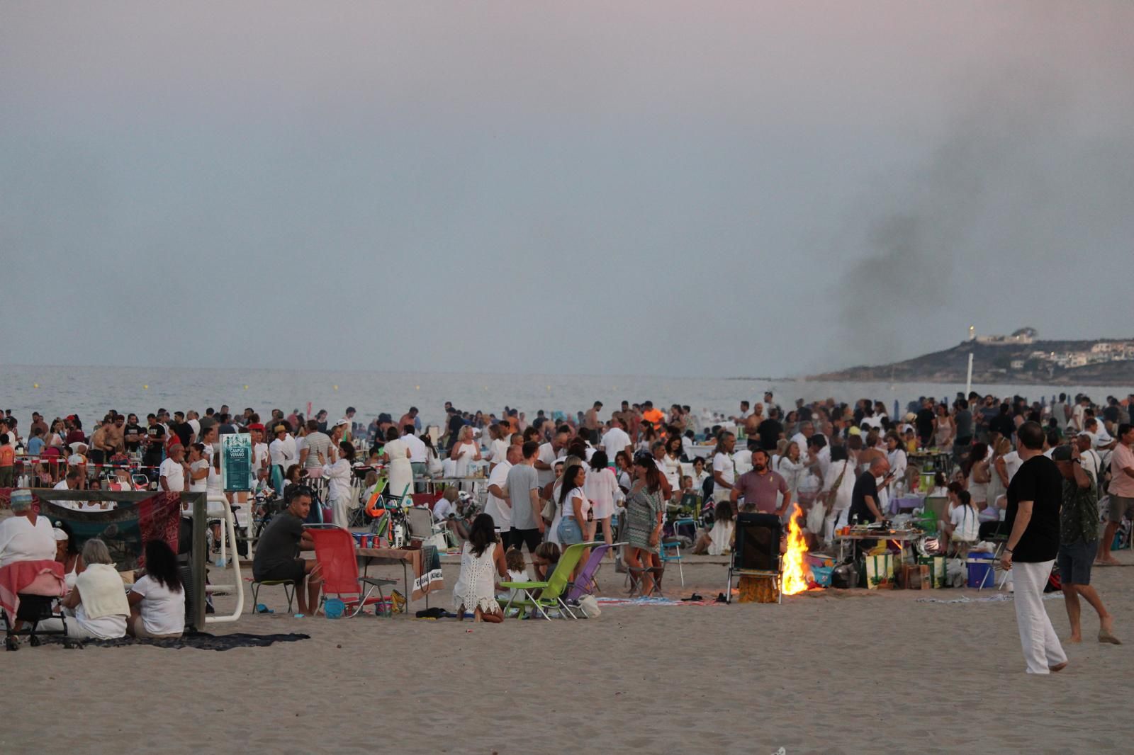 Mágica y multitudinaria Nit de Sant Joan en las playas de El Campello