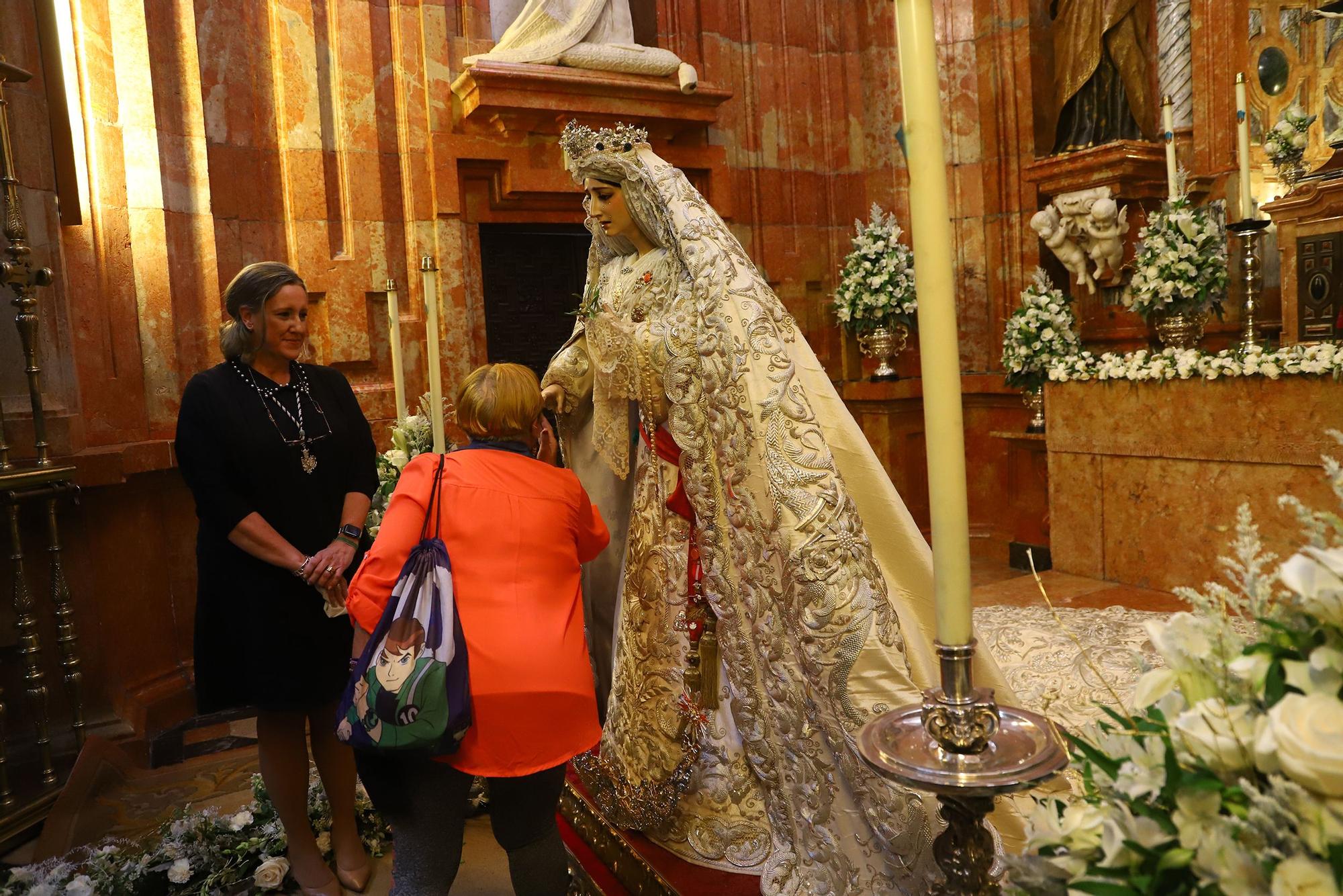 Besamanos de la Virgen de LaPaz en la Mezquita-Catedral