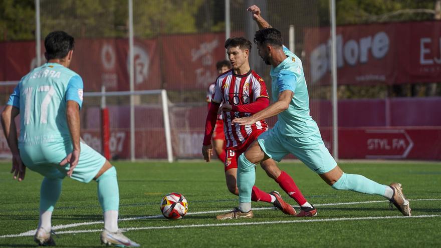 El CE Manresa sotmet el cuer CF La Nucía en els temps de descompte del primer i el segon període (2-0)