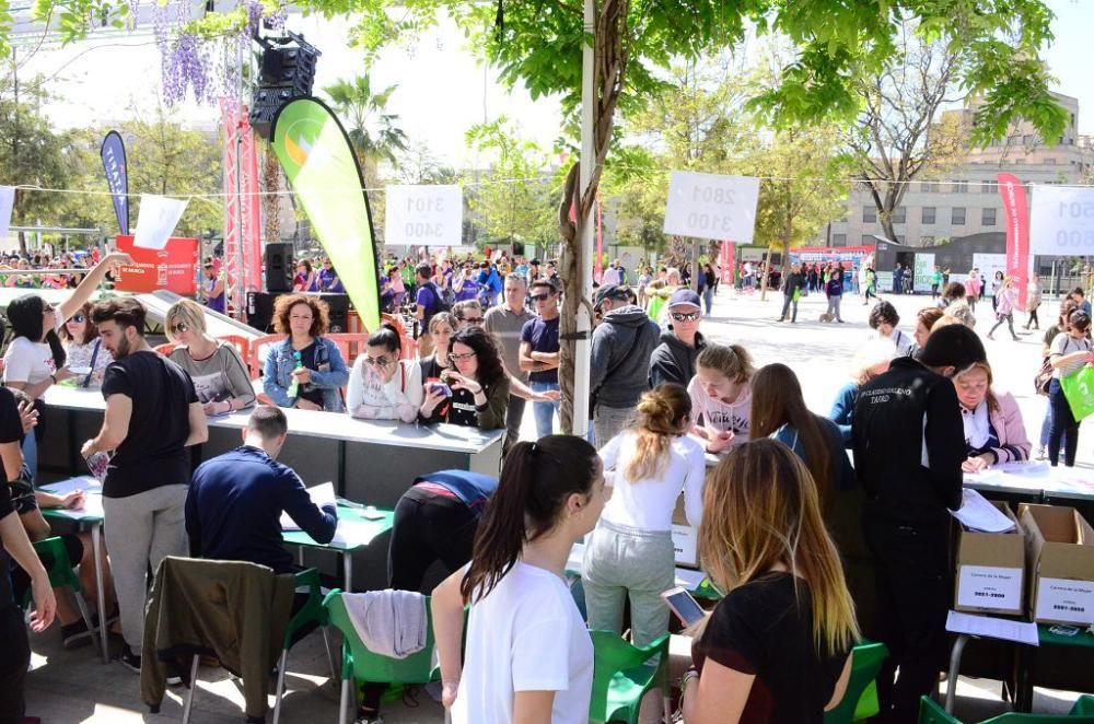 Entrega de dorsales de la III Carrera de la Mujer