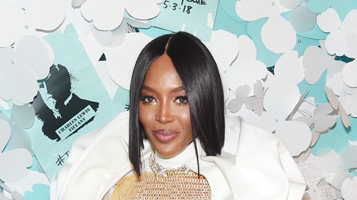 El look con vestido de rejilla de Naomi Campbell en la fiesta de Tiffany & Co