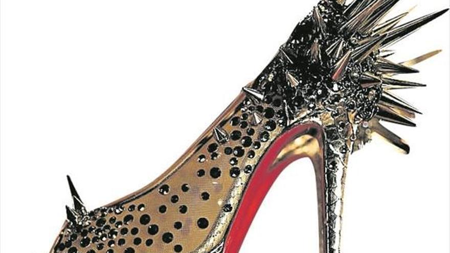 Louboutin gana la batalla de su apuesta por el rojo