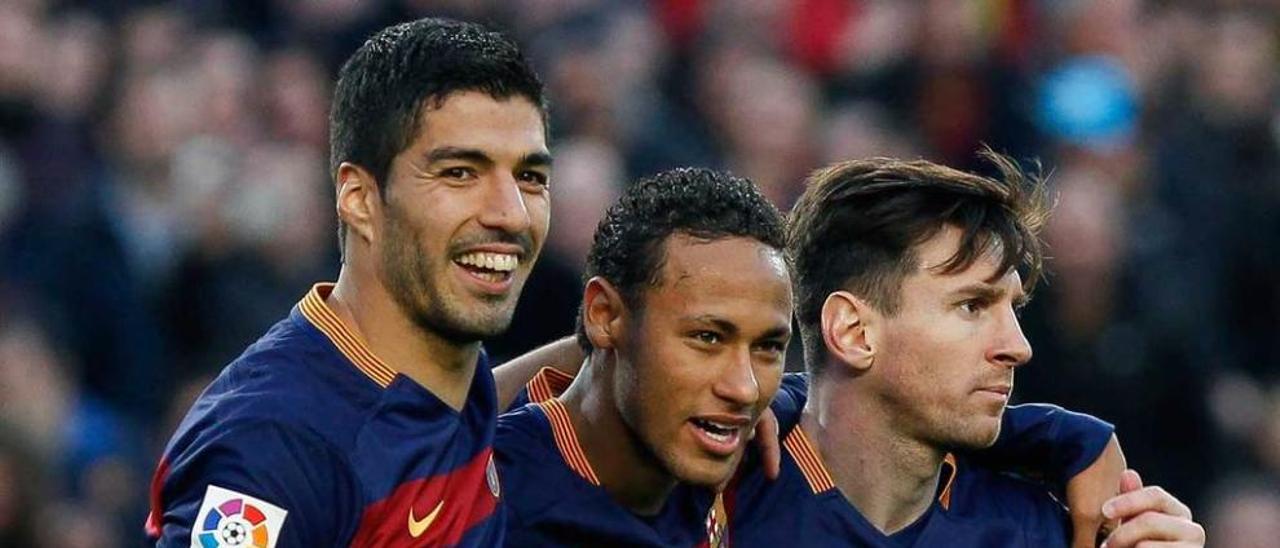 Luis Suárez, Neymar y Messi celebran un gol frente a la Real Sociedad.