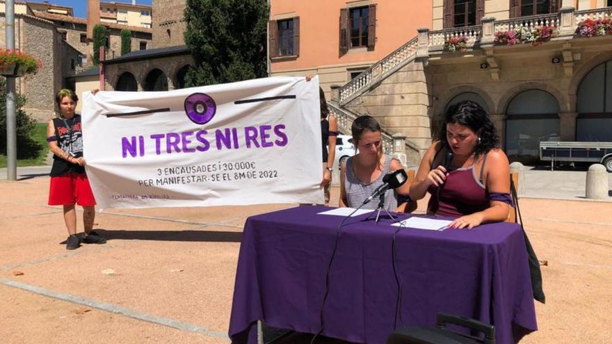 Ripoll sanciona tres membres de la mateixa família per la manifestació feminista del 8M