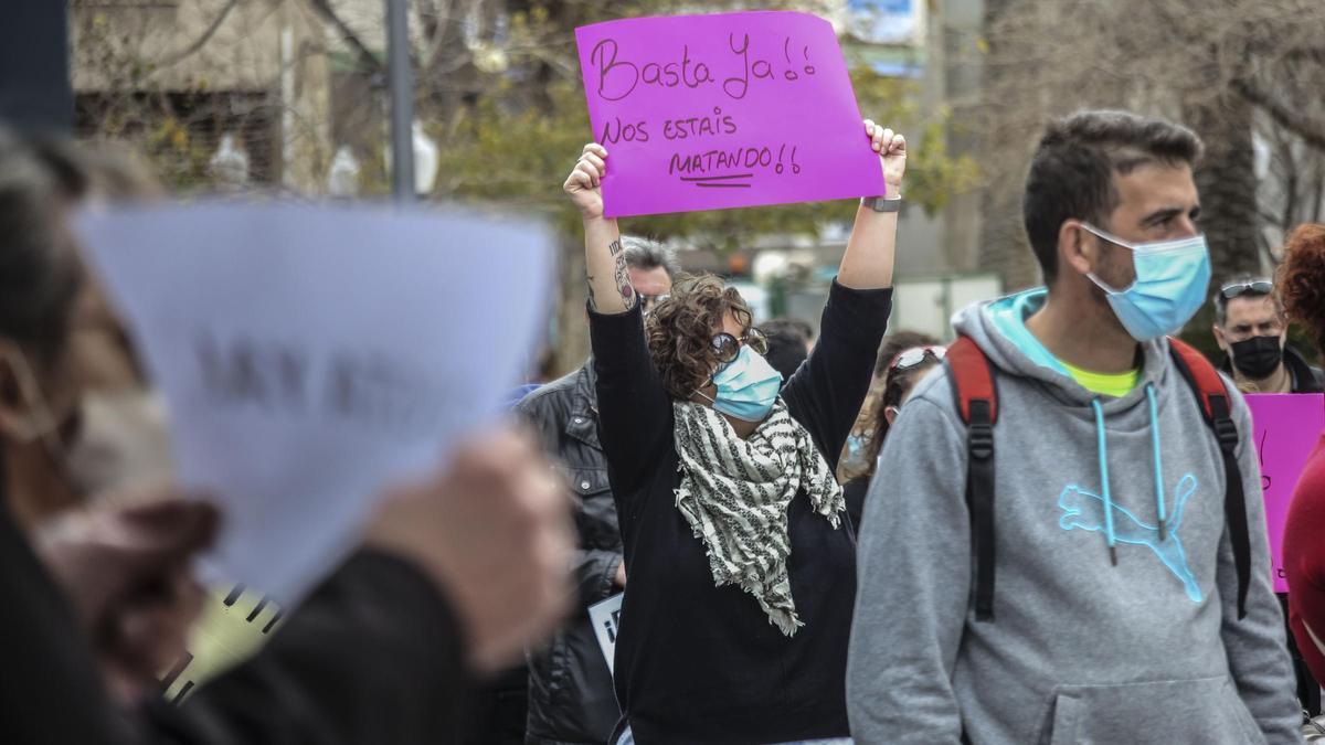 Protesta de los hosteleros en Alicante contra el cierre de la hostelería