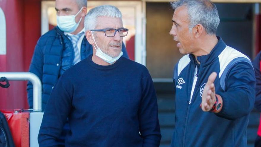 Jorge Otero antes del inicio del encuentro con el Salamanca en A Lomba.