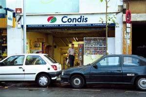 Entrada de un supermercado Condis de Barcelona.