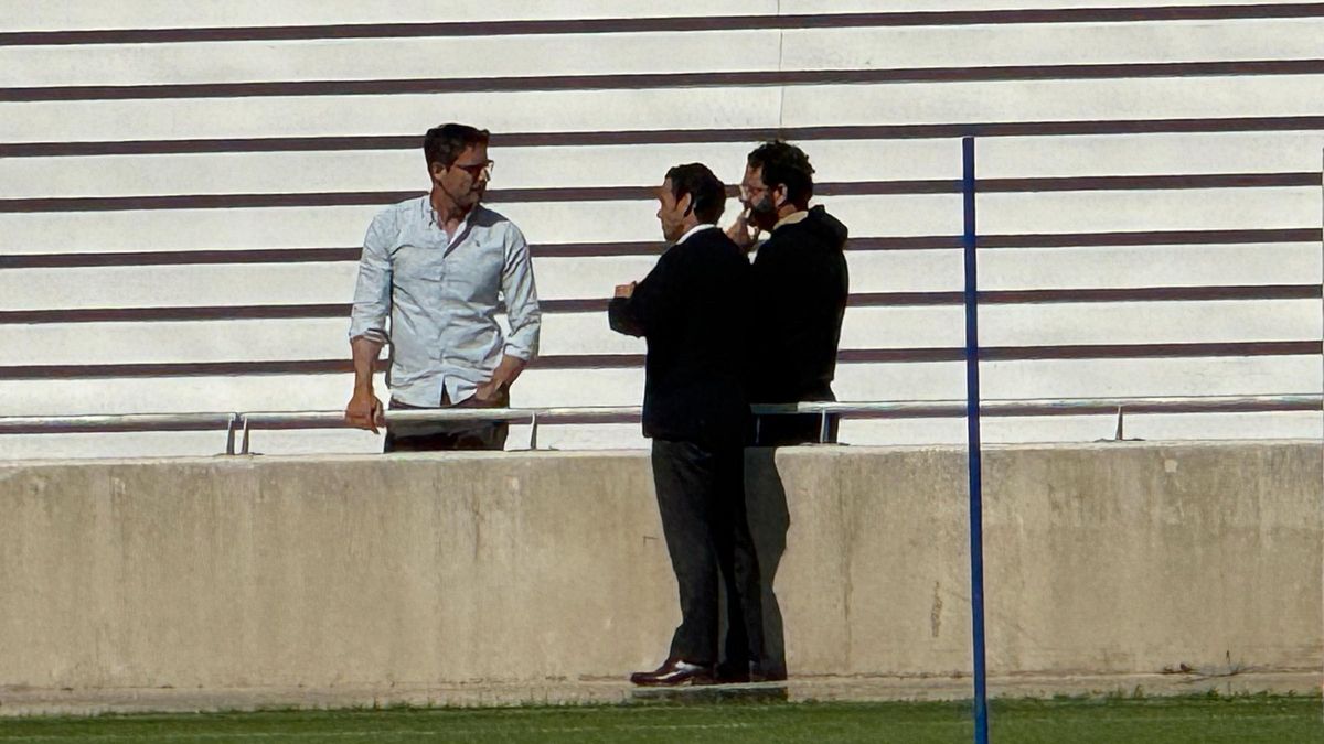 Del Nido Carrasco, Víctor Orta y Gaby Ruiz en el entrenamiento del Sevilla