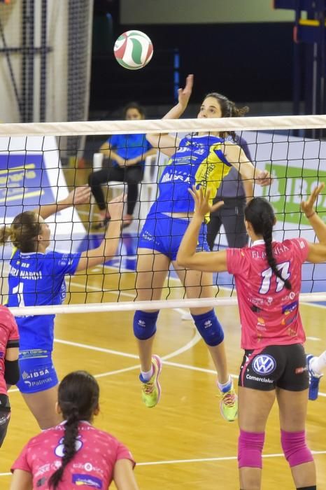 Partido de voleibol femenino entre IBSA y Haris