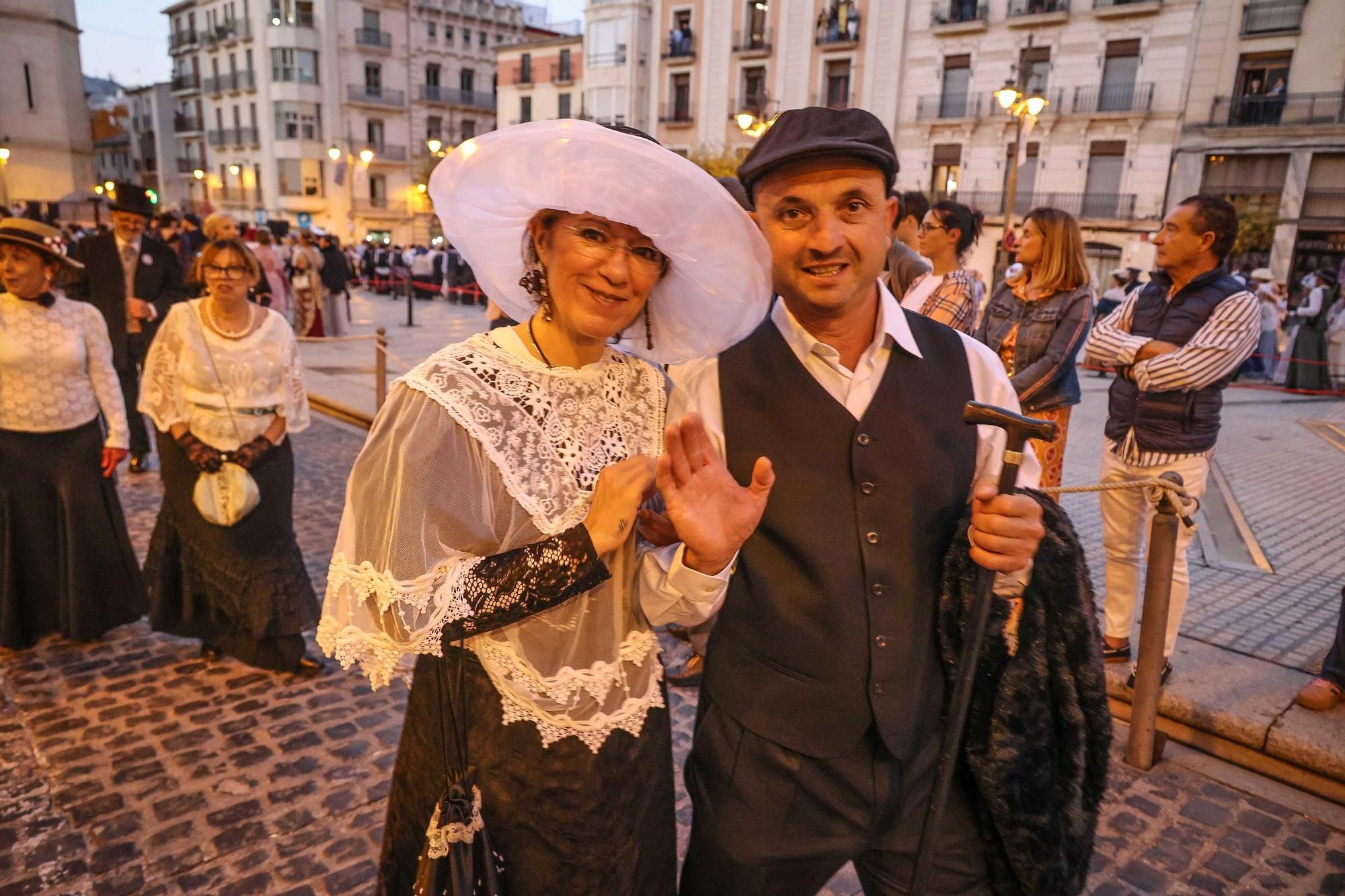 Inicio de la Feria Modernista de Alcoy 2025