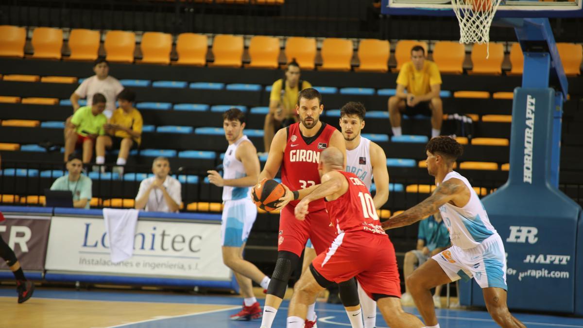 Marc Gasol i Quino Colom durant el partit contra el Menorca.