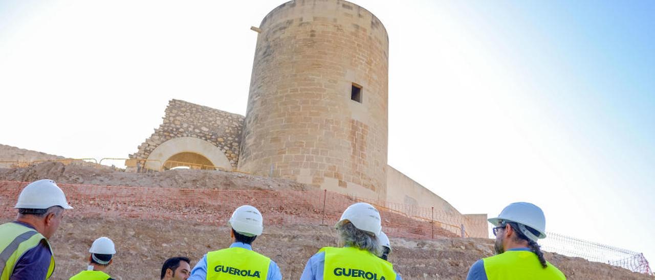 Nueva torre en el castillo de Elda