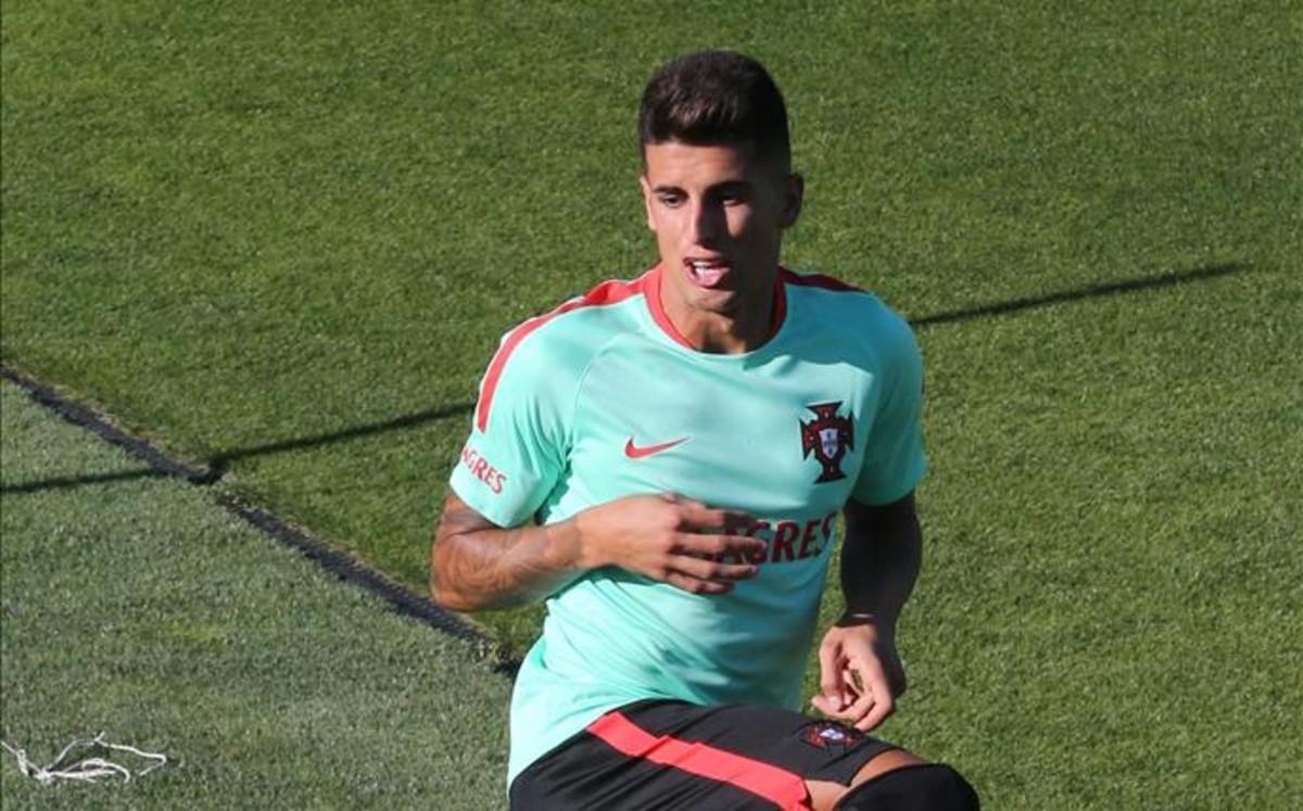 Cancelo gusta al Barça