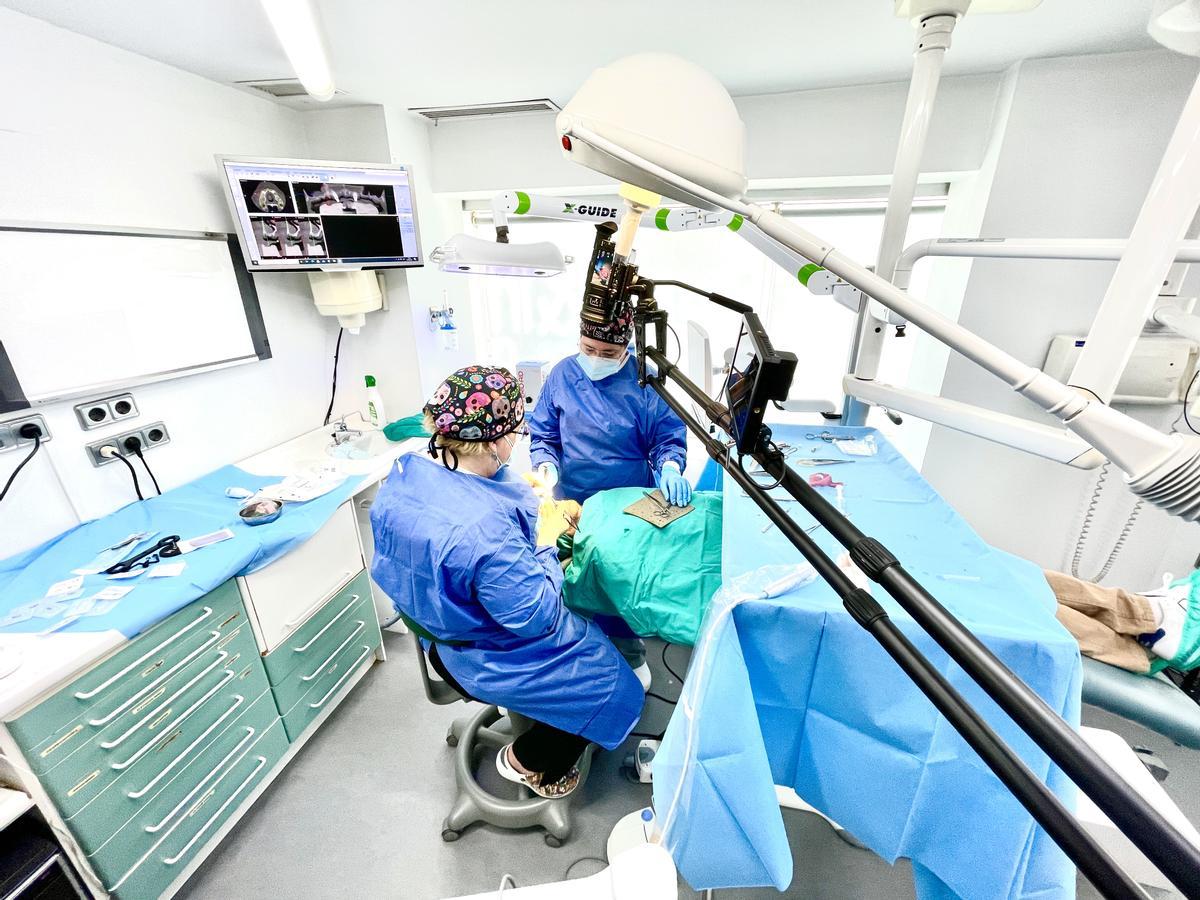 En la Clínica Perio&amp;Implant están cerca de cumplir 25 años ayudando a sus pacientes a recuperar las ganas de sonreír.