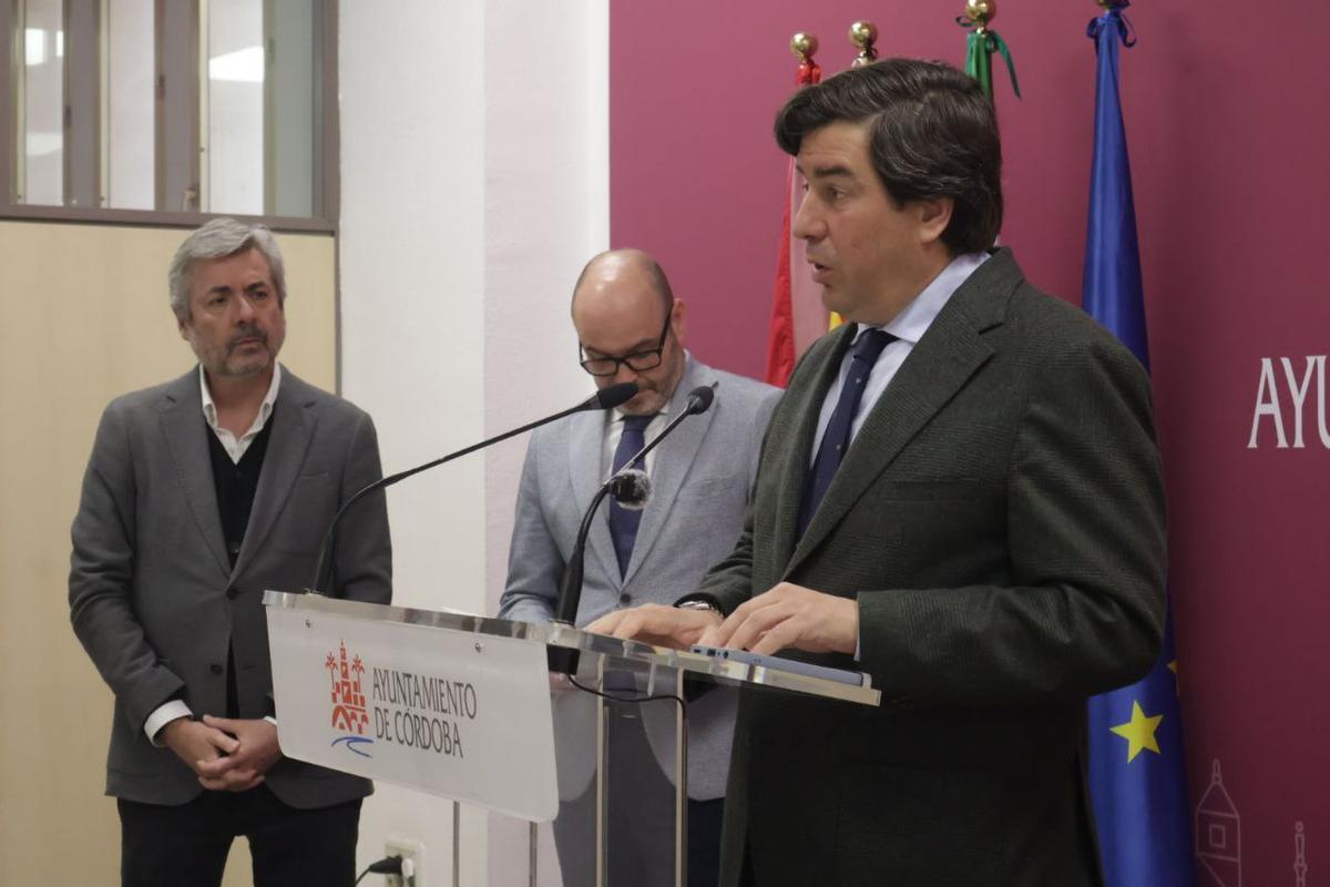 El hasta ahora delegado de Contratación, Jesús Coca, informa de los detalles.