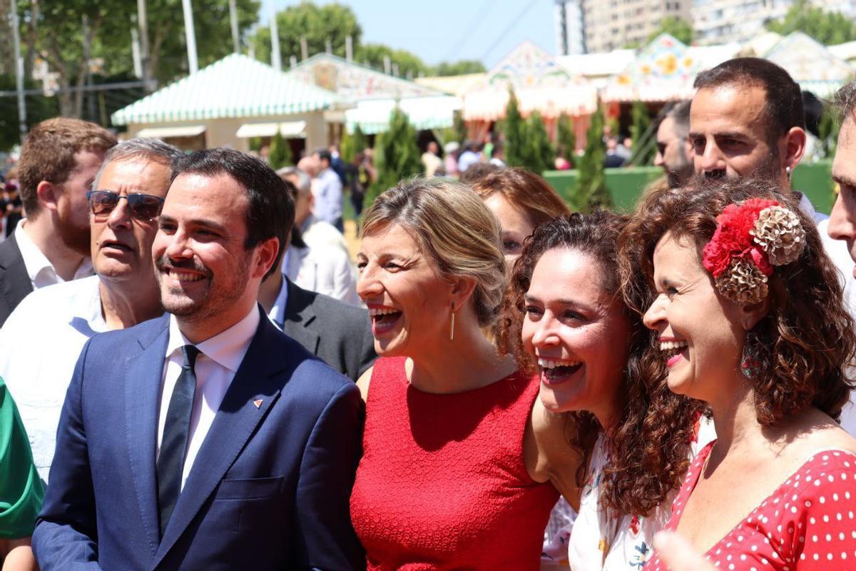 Alberto Garzón, Yolanda Díaz e Inmaculada Nieto, en la feria de Sevilla. 