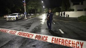 Cordón policial entorno a una de las mezquitas atacadas en Christchurch, Nueva Zelanda.