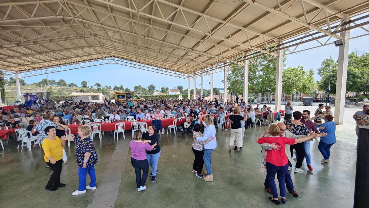 Jubilados se reunieron este domingo en el recinto festivo de l&#039;Alcora con motivo de las fiestas de San Isidro.