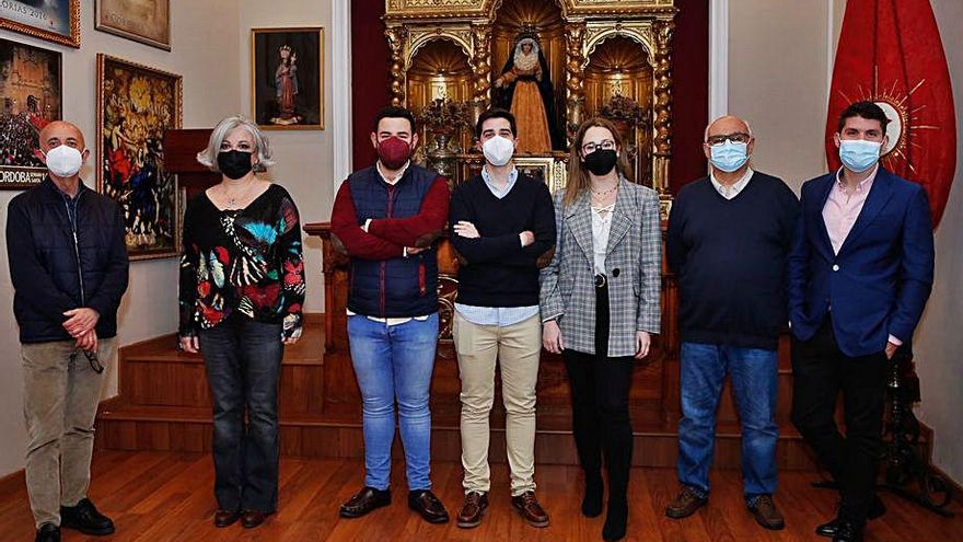 Foto de grupo de los protagonistas del pregón de la Semana Santa 2021.