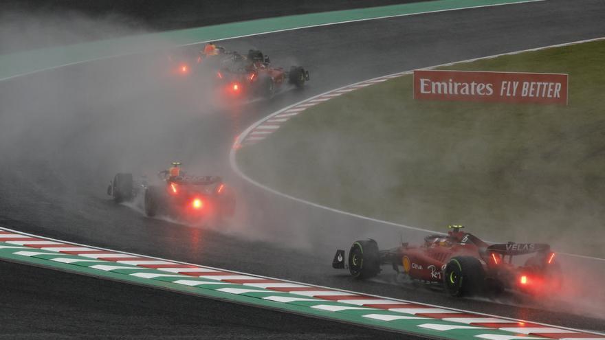 Se decreta la bandera roja en Suzuka tras el abandono de Sainz por accidente